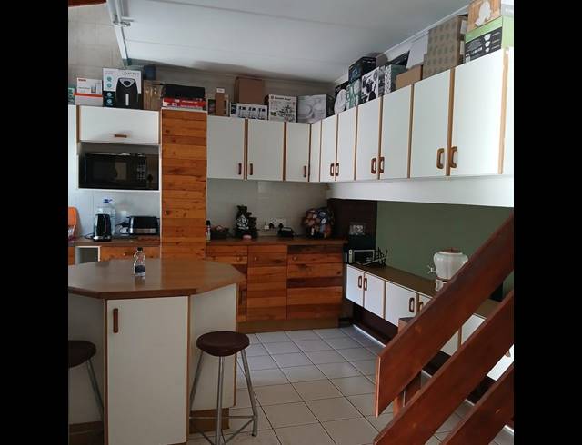 2 BEDROOM DUPLEX FOR SALE IN WOODHAVEN